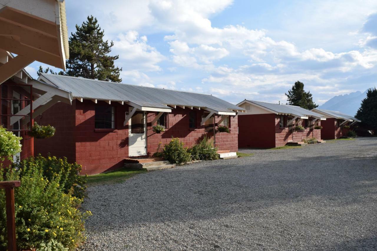 Redwood Cabins Hotel Stanley Exterior photo