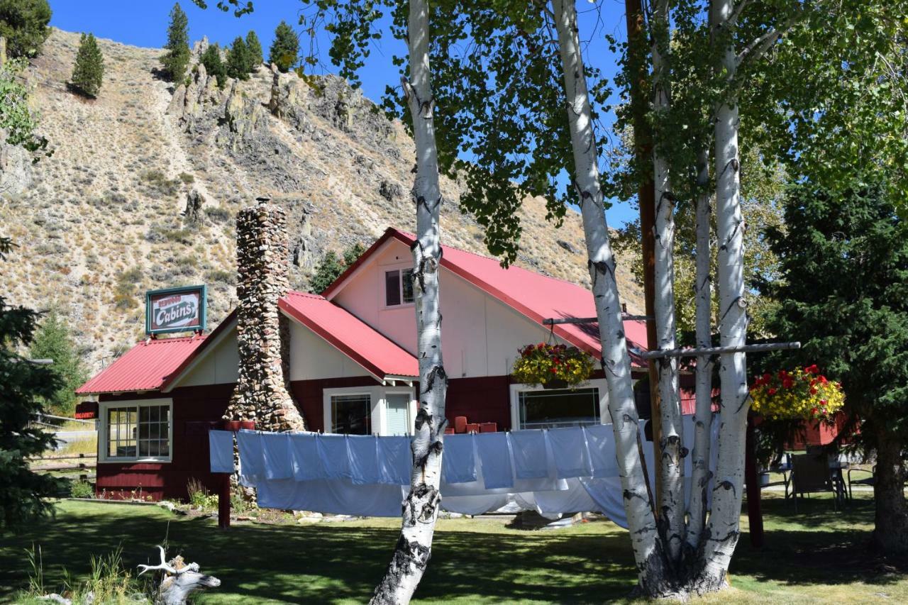 Redwood Cabins Hotel Stanley Exterior photo